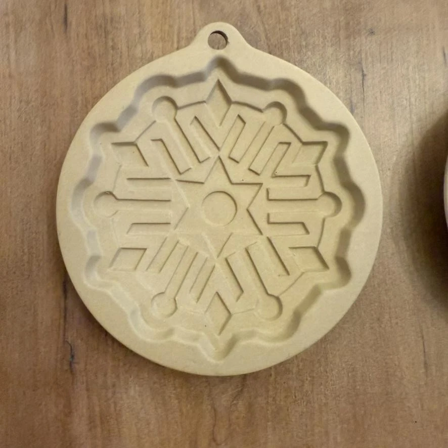 Juego de adornos redondos vintage Wilton 1997 moldes de galletas de cerámica copo de nieve estrellas de luna Foto 3 de 4