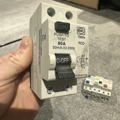 RAR Old Style - MK Sentry 80A 30mA RCD 61008 2-polig RCD Schalter Leitungsschutzschalter