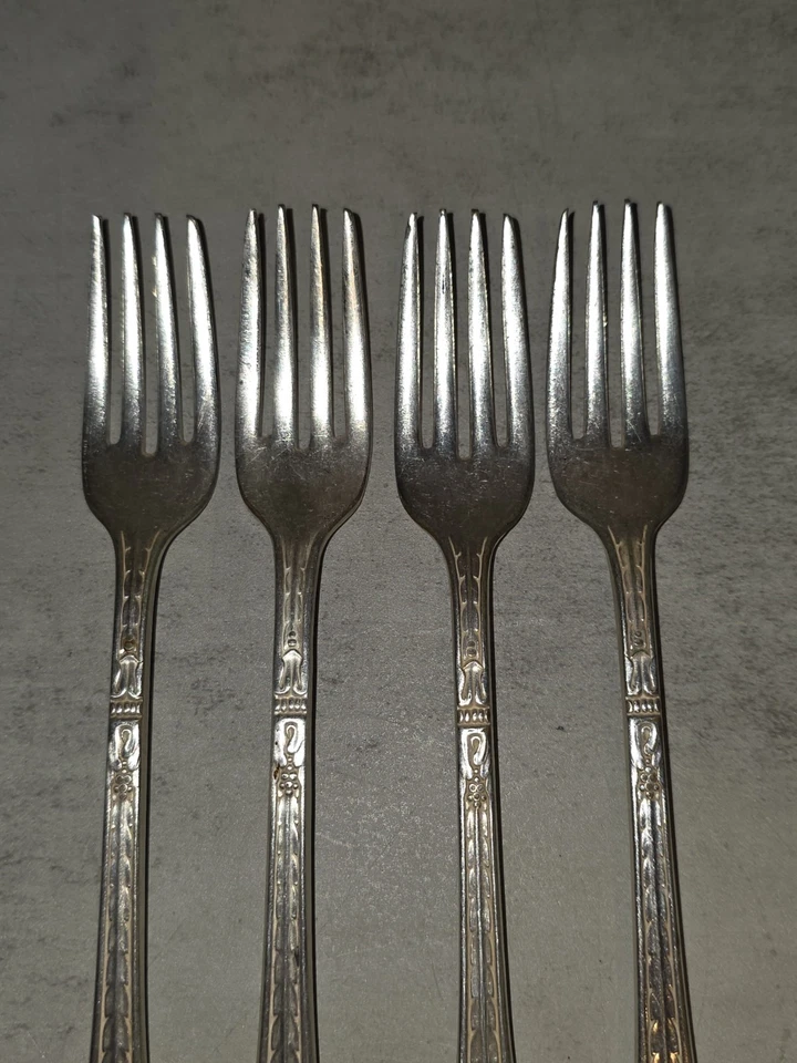 intage Dinner Forks 1847 Rogers Bros Marquise 4 Piece Set International Silver  - Image 3 of 4