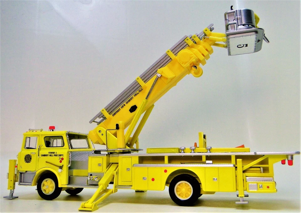 Camión de bomberos Ford camioneta torre camioneta clásica antigua vintage carrocería de metal modelo coche Foto 4 de 4