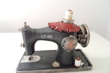 Spieluhr, als Nähmaschine, zum aufziehen, Lied: Schwanensee