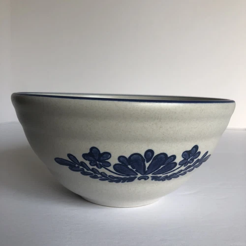 Vintage Pflatzgraff USA Yorktowne Small Nesting Bowl 6" Rnd White Stoneware Blue
