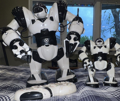 WowWee Robosapien RS8000 Remote Control Robot Toy White/Black w/ Remote (2004)