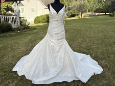 New with tags Off White Fit And Flare Wedding Gown Taffeta Gown Size 10