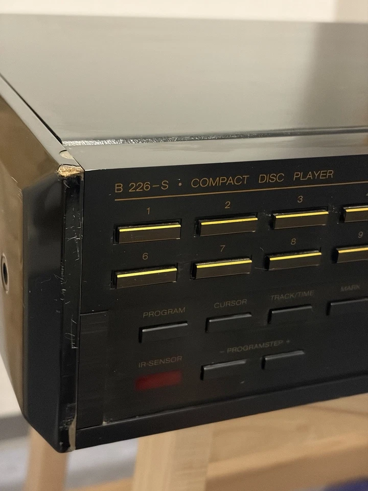 Revox B226-S CD Player – Powers On, Tray Needs Service – For Repair - Bild 2 von 4