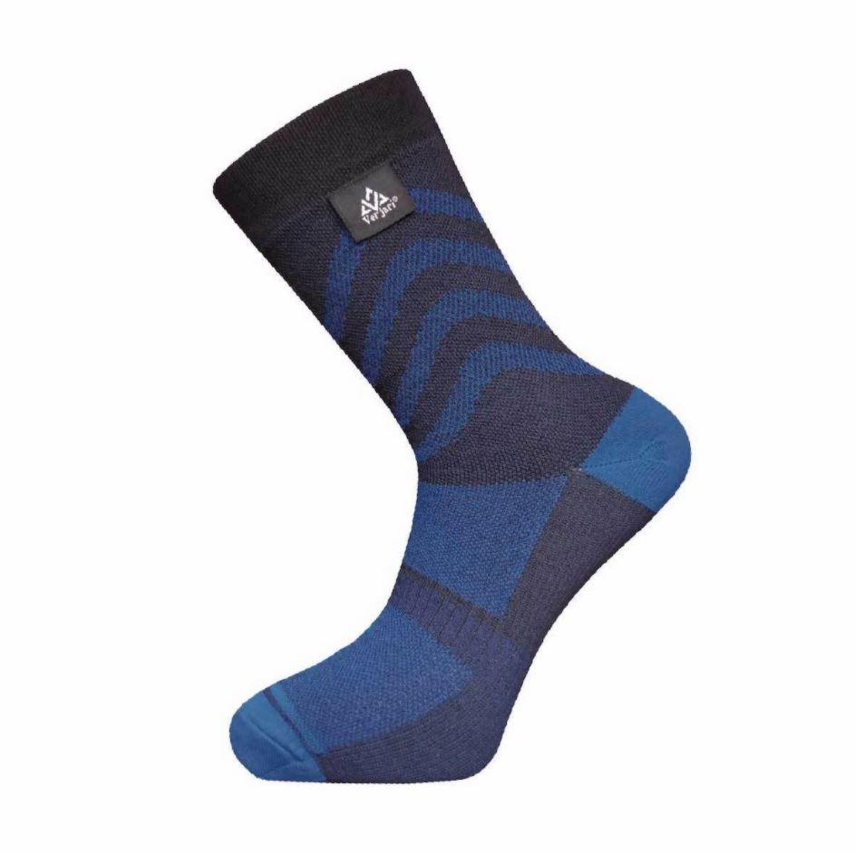 Pieds mouillés en rando ? La chaussette imperméable ECO-DRY bleu règle le problème
