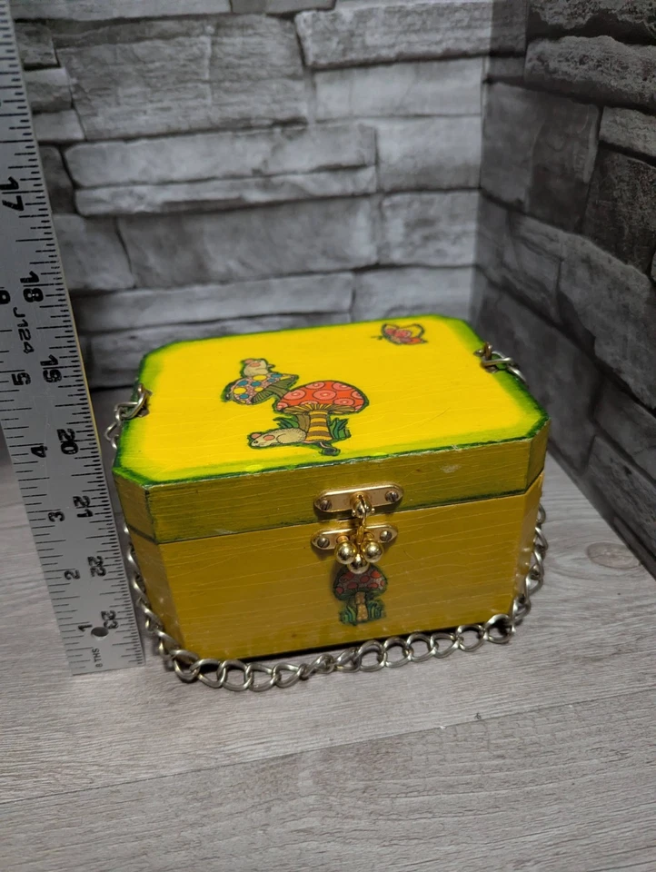 Cesta de madera amarilla vintage caja monedero decoupage baratija bolso champiñón hippie Foto 4 de 4