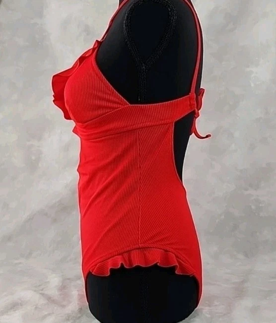 Traje de baño rojo de una pieza talla mediana Foto 3 de 4
