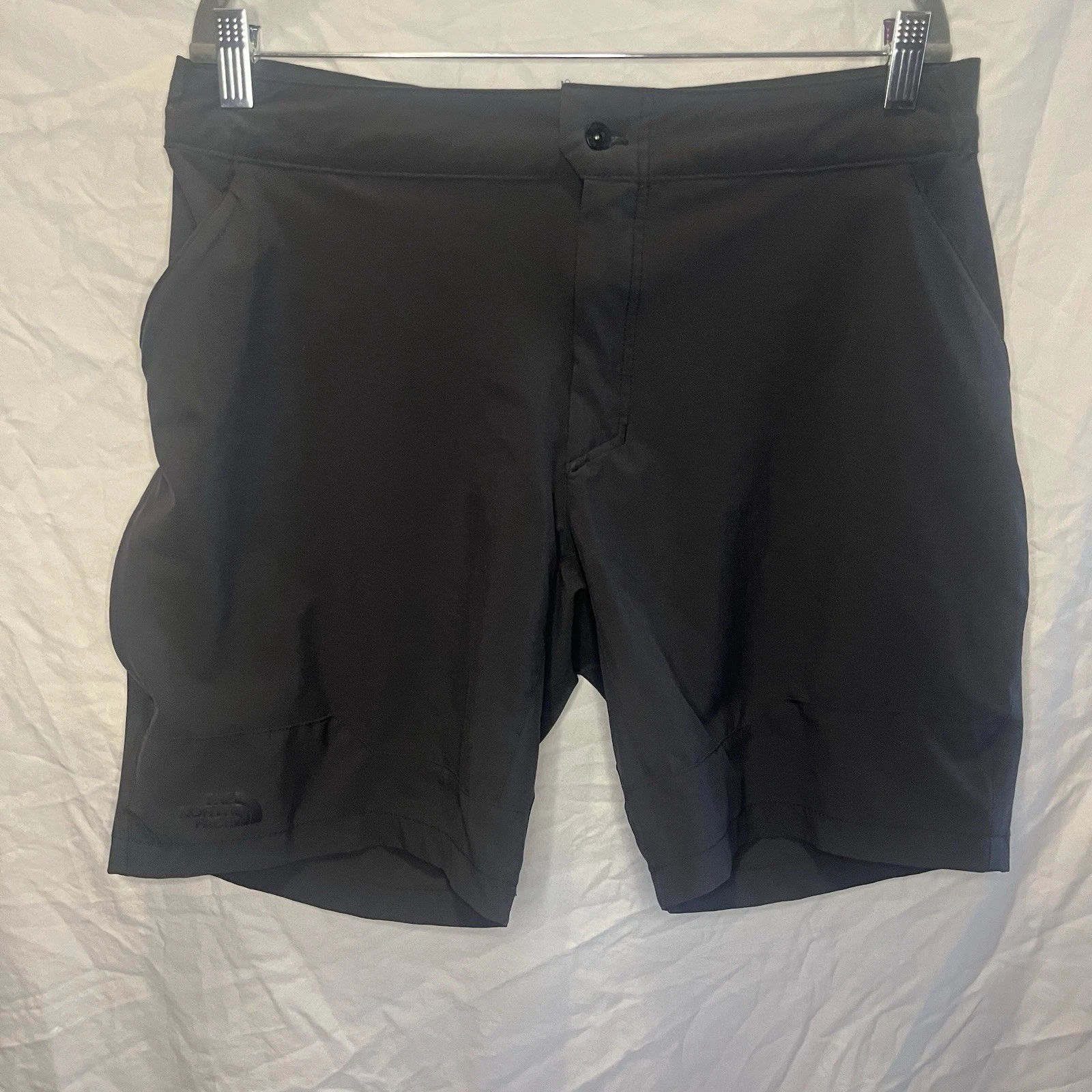 The North Face Shorts Mens 34 Gray Rolling Sun Flashdry Pockets Hiking - EUC
Opens in a new window o