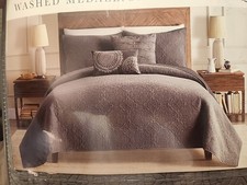 4 Piece Washed Medallion Reversible Twin Quilt Set