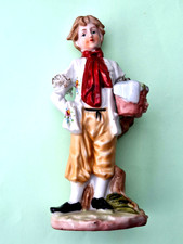 Keramik-, Porzellan-Figur  - Junge mit Blumenkorb  ca. 17 cm,