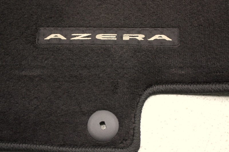 OEM Hyundai Azera 4Piece Floor Mat Set Rectangle Hook Anchors 3VF14