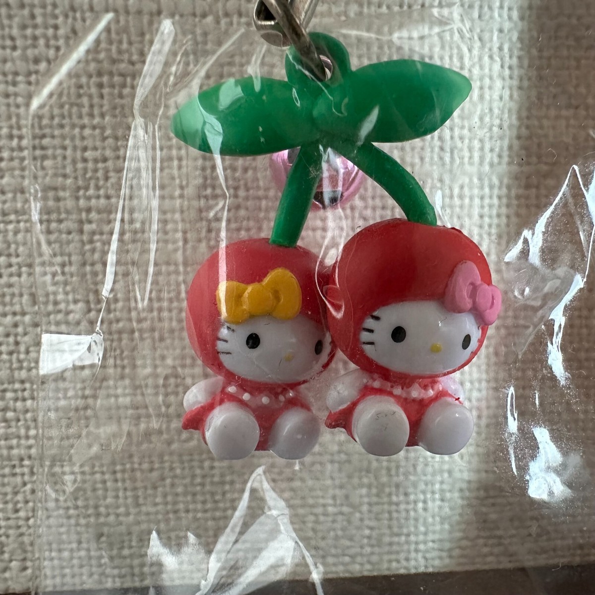 Hello Kitty & Mimi Cherry Fruit Twin Keychain - Japan Limited  display picture 1