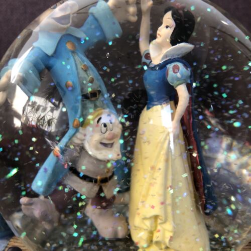 Disney's Snow White And The Seven Dwarfs Musical Snow Globe Original - Picture 12 of 13