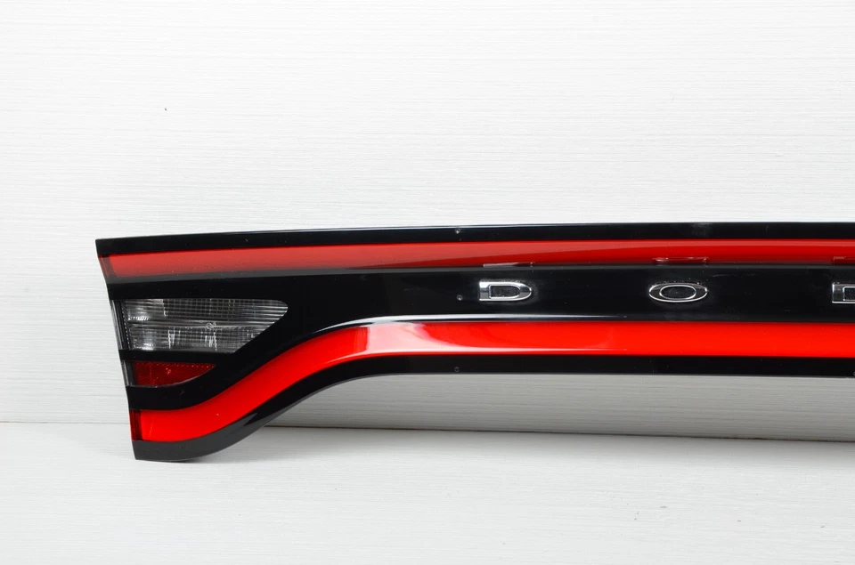 ¡Bonito! Dodge Charger 2015-2023 maletero trasero centro LED luz trasera lámpara OEM MOPAR Foto 2 de 4