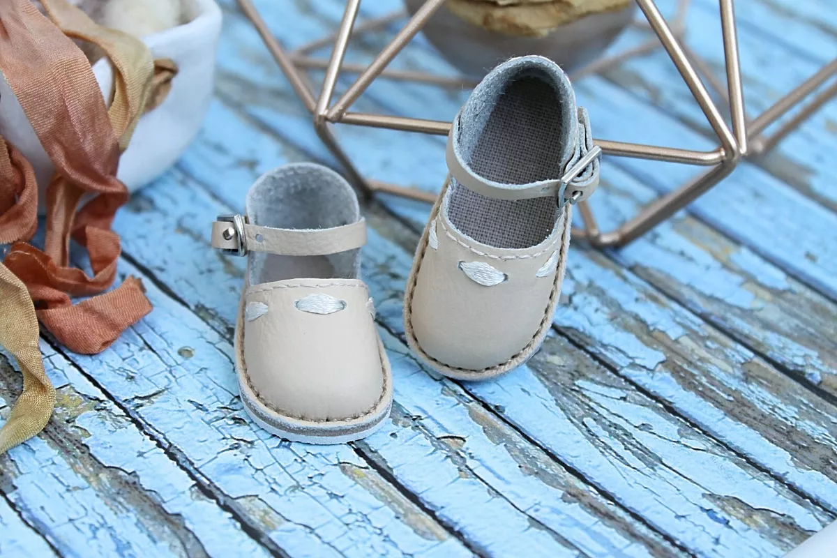 Designer shoes for doll Little Darling 13 inch of ivory color