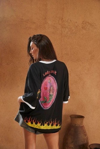 SABBI - Camiseta negra de gran tamaño Lucky Mermaid - Talla L - Nueva con etiquetas - Imagen 2 de 9