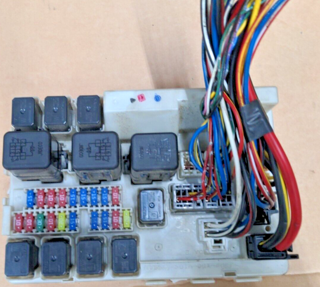 IPDM 2003 - 2007 Nissan Murano 3.5L AT Fuse Box Inside OEM IPDM 2003 - 2007 Nissan Murano 3.5L AT Fuse Box Inside OEM