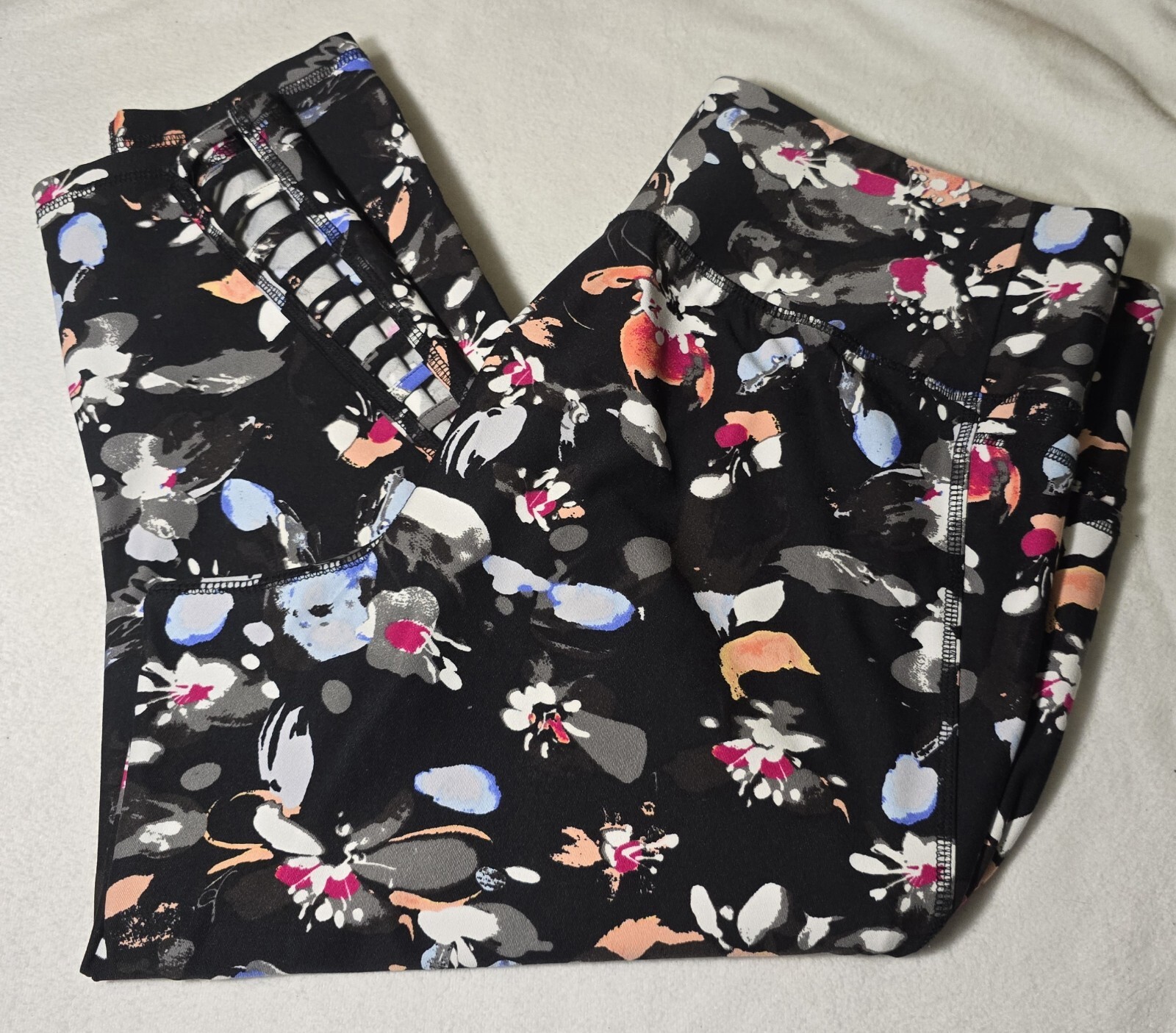 Lane Bryant LIVI Active Capri Leggings, Floral With Pockets Size 18/20