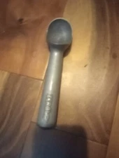 ZEROLL - Ice Cream Scoop - #20 - Cast Aluminum - Bakelite Butterscotch Knob