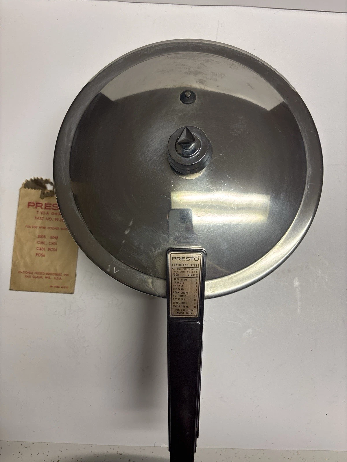 Vintage Presto 4 Qt Stainless Steel Pressure Cooker Model C401B w Gauge & Trivet