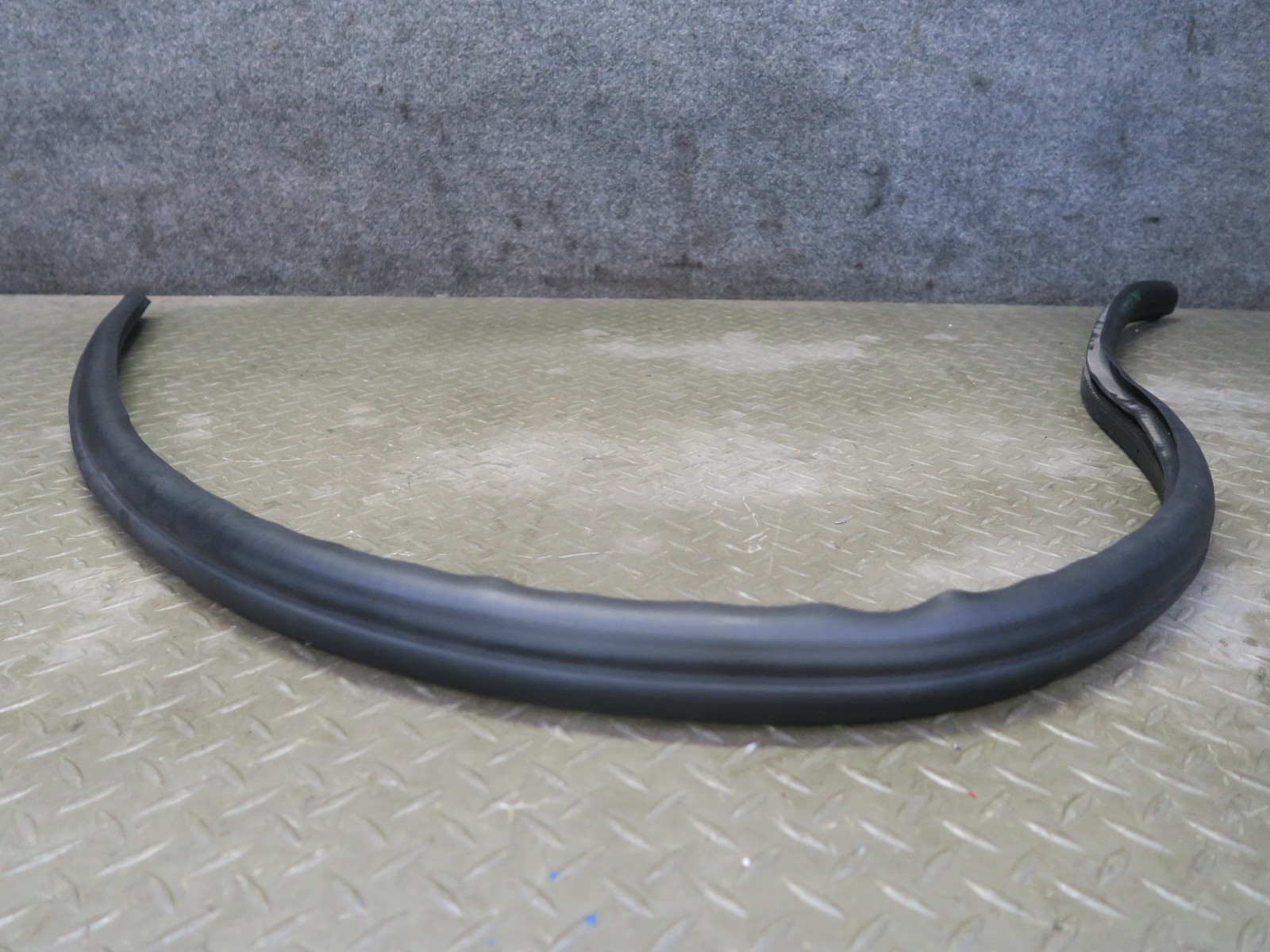 08-19 MASERATI GRANTURISMO M145 RIGHT DOOR WEATHERSTRIP RUBBER SEAL GASKET