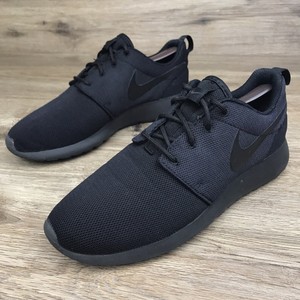 roshe one triple black