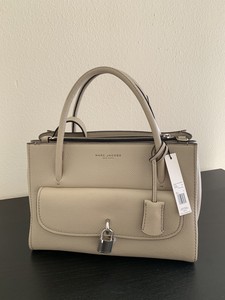 marc jacobs lock that leather tote bag