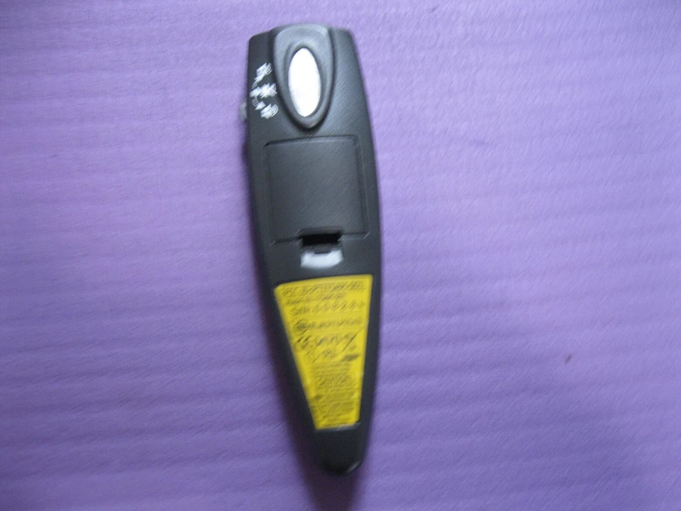 Keyspan Presentation Remote with 60 ft. Range for Computer Mac/ Windows 2000/XP - Image 4 of 4