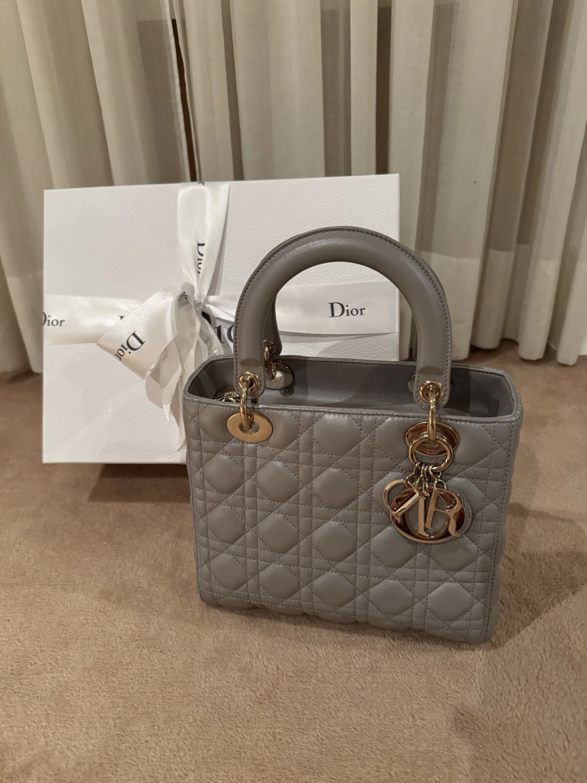 Sac Christian Dior Lady Medium gris avec boite