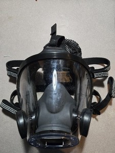 Scott  HT MASK W/ KEVLAR NETTING, SIZE Medium SCBA AIR PAK MASKS USED