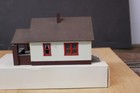 HO RIX BUNGALO BUILT AND PAINTED READY TO USE — photo 2