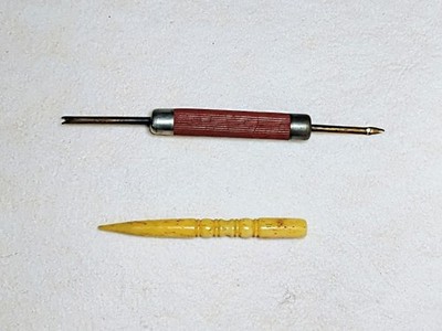 Antique Lot Of 2 Sewing Leather Awls Carved Bone Bodkin/Plastic & Steel Double 