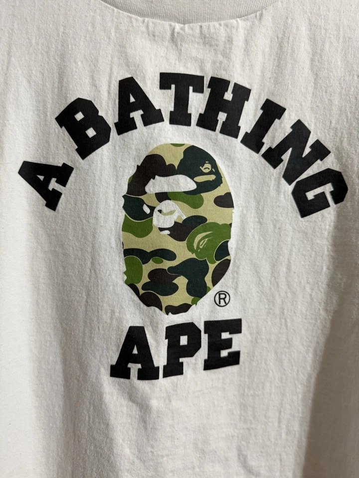 Camiseta A Bathing Ape BAPE College a Cuadros Blanca Verde Camuflada Talla Mediana Foto 3 de 4