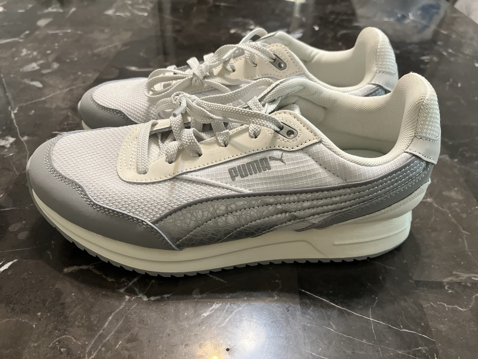 White/gray Mesh Lightweight Style 405455-01