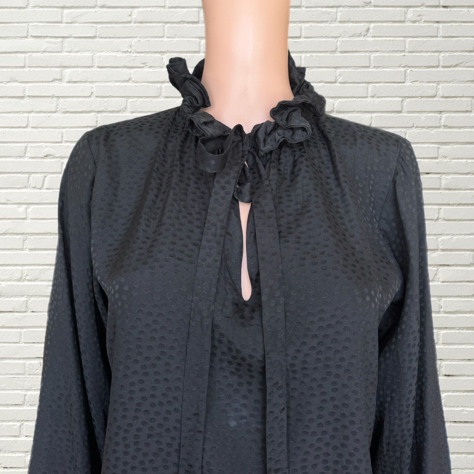 Camicetta Saint Laurent vintage anni 70 blusa in seta nera a pois con volant