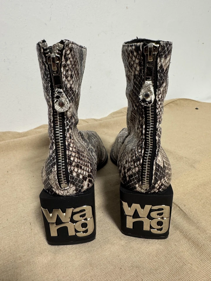 Женские сапоги Alexander Wang размер 41 змеиная кожа квадратный носок логотип каблук молния на лодыжке - Изображение 2 из 4