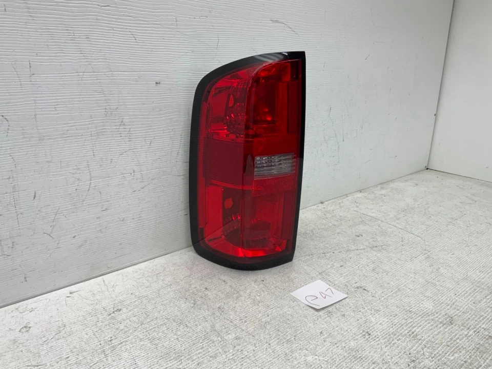 2015 2016 2017 2018-2021 CHEVROLET COLORADO DRIVER LH SIDE HALOGEN TAILLIGHT OEM - Image 2 of 4