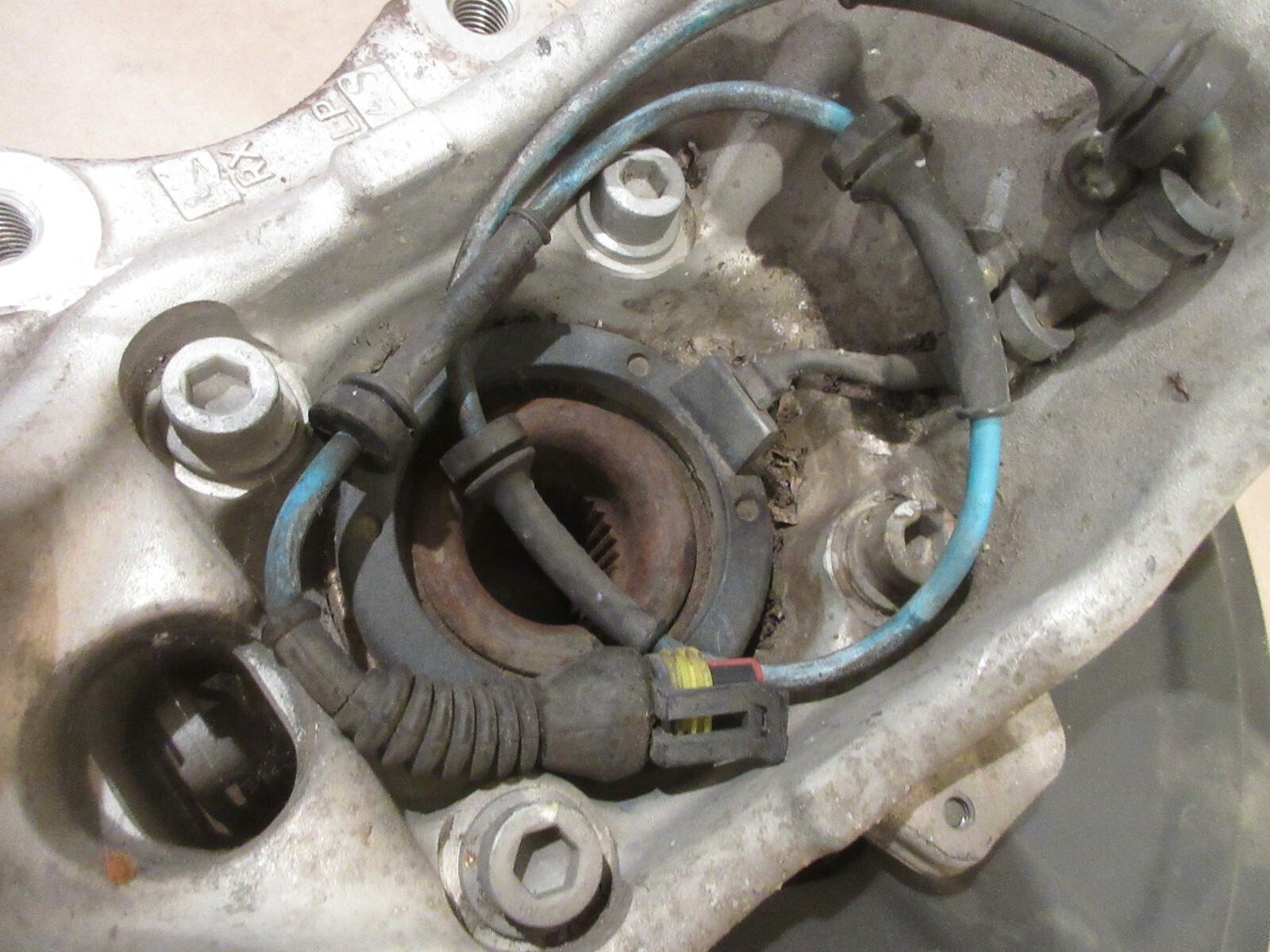 Maserati 4200 - RH Rear Hub Holder - Knuckel -W /Hub & Bearing  P/N 189334