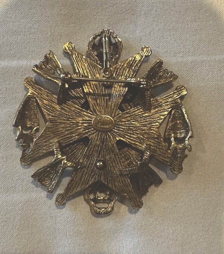 Vintage Hatie Carnegie Brooch Gold Tone Woman On The Front.Pin Or