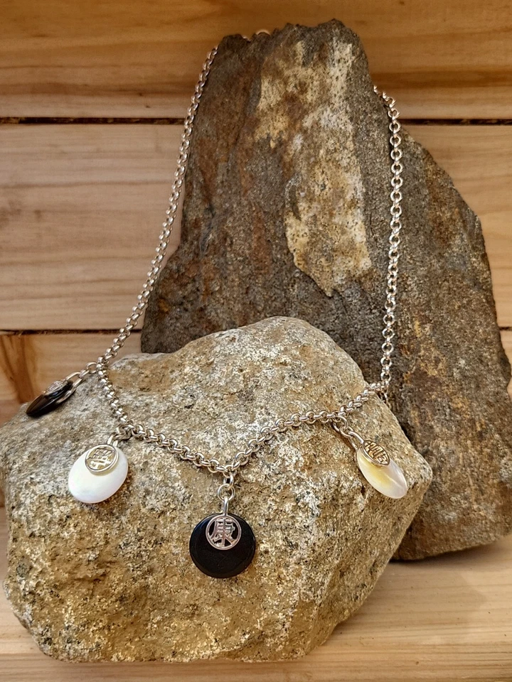 Collar asiático madreperla y ónix negro gota 18 pulgadas Foto 2 de 4