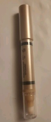 Douglas Duo Face Glow Face& cheeks highlighter. 