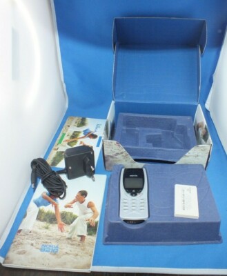 NOKIA 8210 BLAU Kult Handy Hell Blau OVP Autotelefon Phone Anleitung Ladegerät 