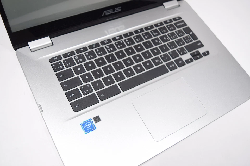 ASUS C523n 1.1 GHz 15" 32gb SSD 4gb RAM Celeron Chromebook - Image 3 of 4