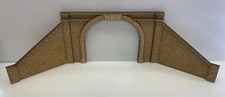 Train Tunnel Inc Retaining Walls. Single Track. OO/HO Gauge Model Railway