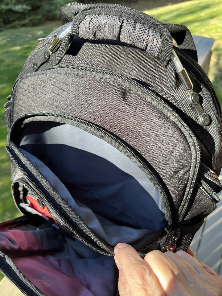 SwissGear - Synergy Backpack for 16" Laptop - Black/Gray Office School  - Image 3 of 4