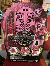 Monster High Skulltimate Secrets Garden Mysteries Draculaura Doll Locker