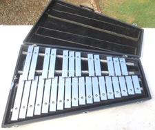 MUSSER M646 2.5 OCTAVE BELLS CARBON STEEL BARS  & CASE  Glockenspiel VERY NICE!