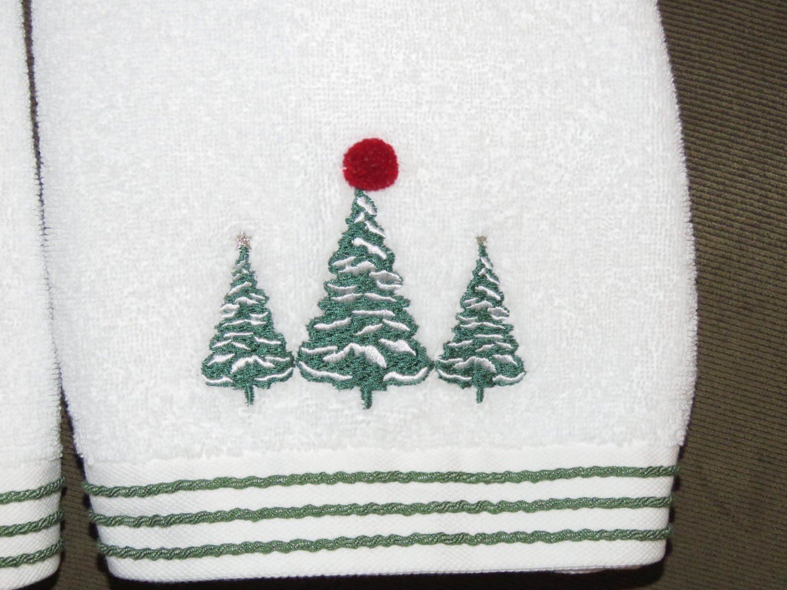 JINGLES & JOY Christmas Tree Towels Set of 2 Bathroom Kitchen Holiday Towels