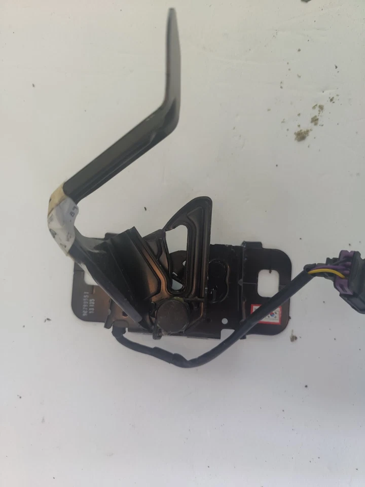 Conjunto de bloqueo de pestillo de capó inferior eléctrico Buick Allure GM 2014-2016 9079551 Foto 3 de 4